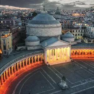 appartamentonapoli-centro.hotels-amalfi.com/